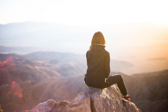 Person-on-mountain-top-2591874_1920